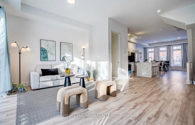 27 Chestnut Court • Aurora, ON photo 2