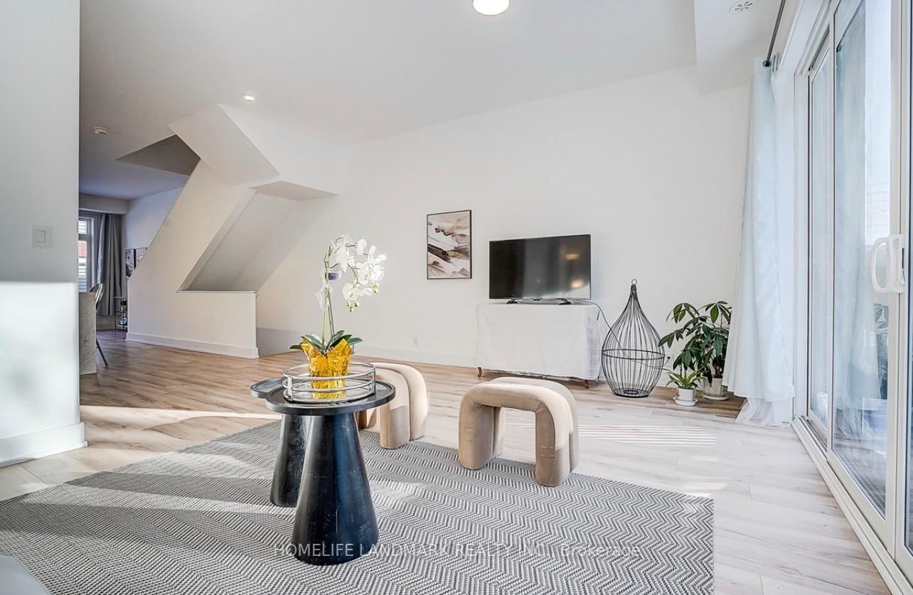 27 Chestnut Court • Aurora, ON photo 6
