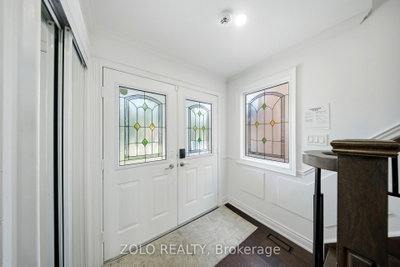 106 Rosanna Crescent • Vaughan, ON photo 4