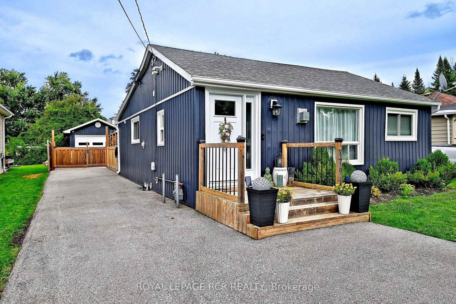 779 Sheppard Avenue • Georgina, ON photo 1