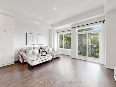 38 Lafferty Lane • Richmond Hill, ON photo 4