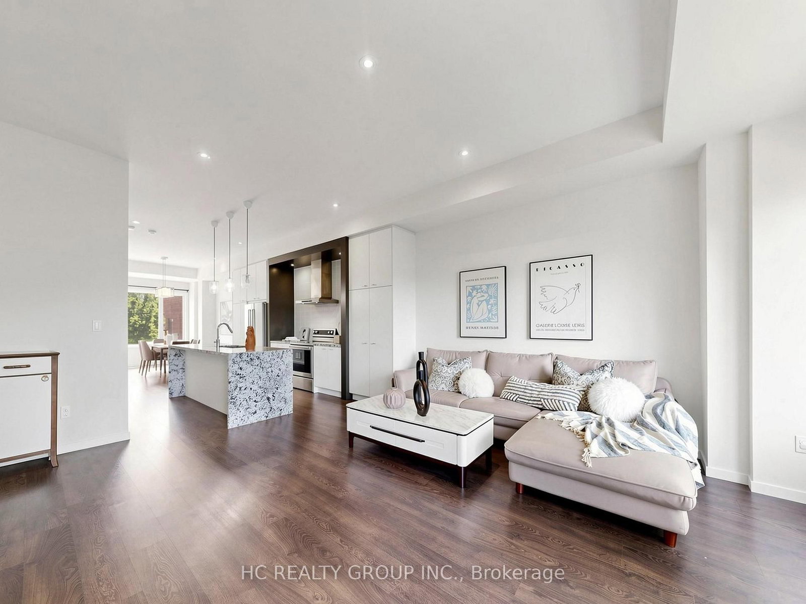38 Lafferty Lane • Richmond Hill, ON photo 5