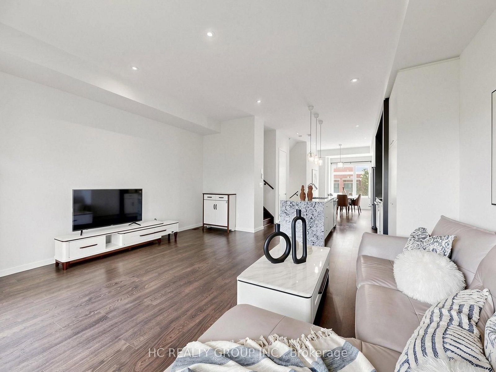 38 Lafferty Lane • Richmond Hill, ON photo 6