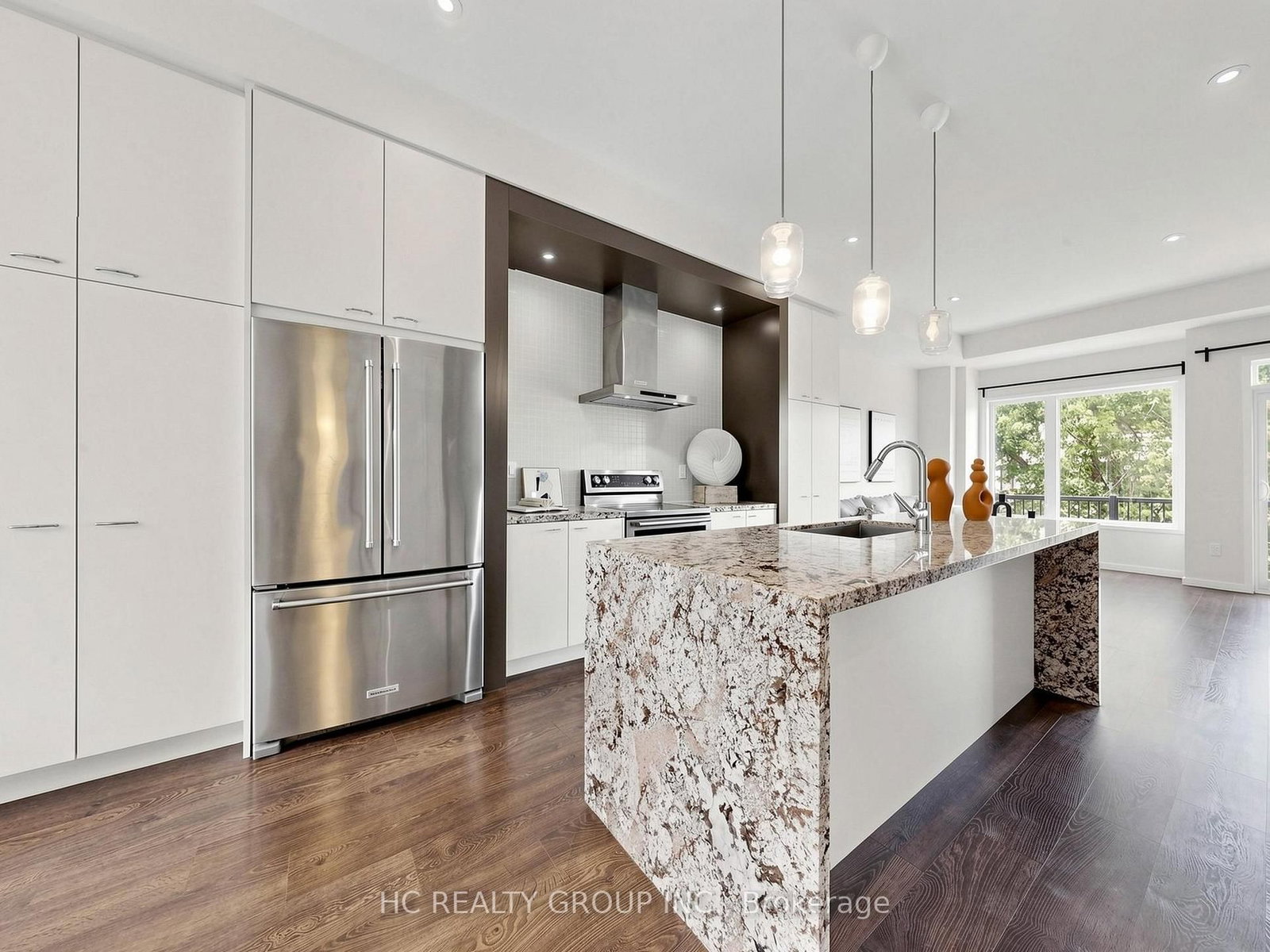 38 Lafferty Lane • Richmond Hill, ON photo 8