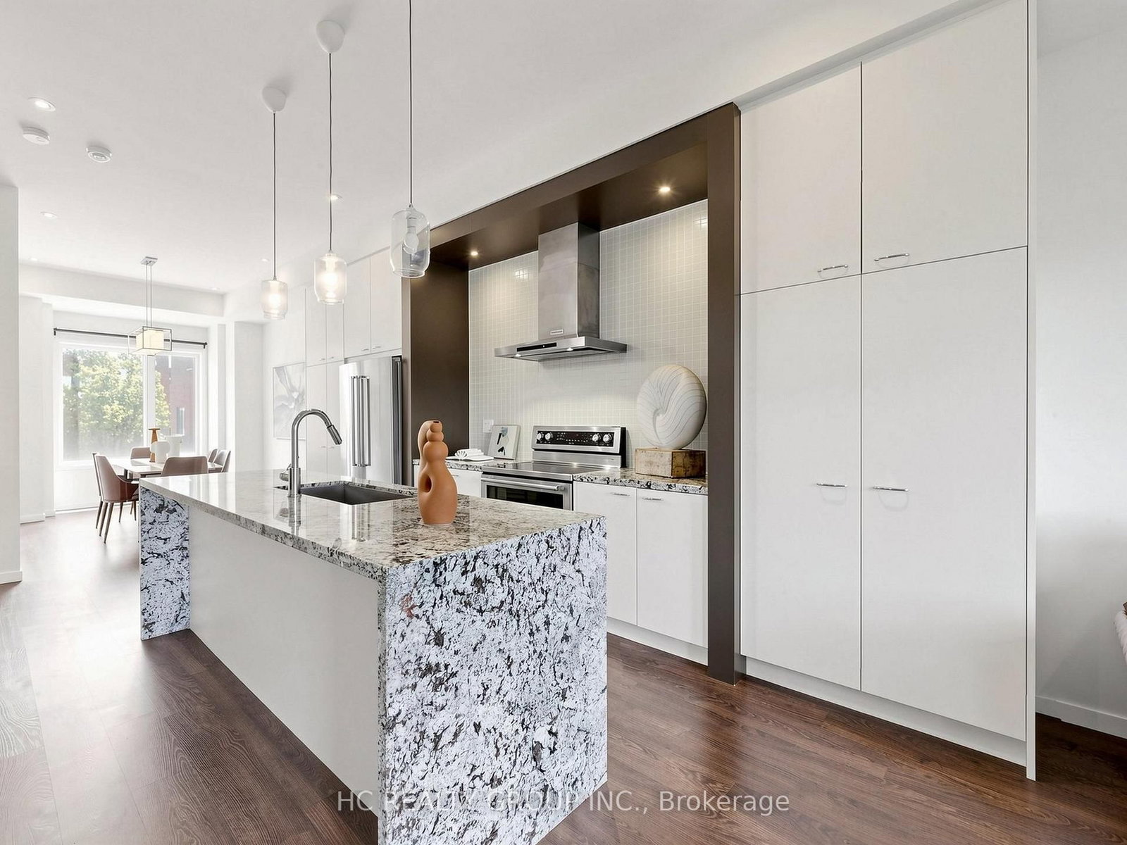 38 Lafferty Lane • Richmond Hill, ON photo 9
