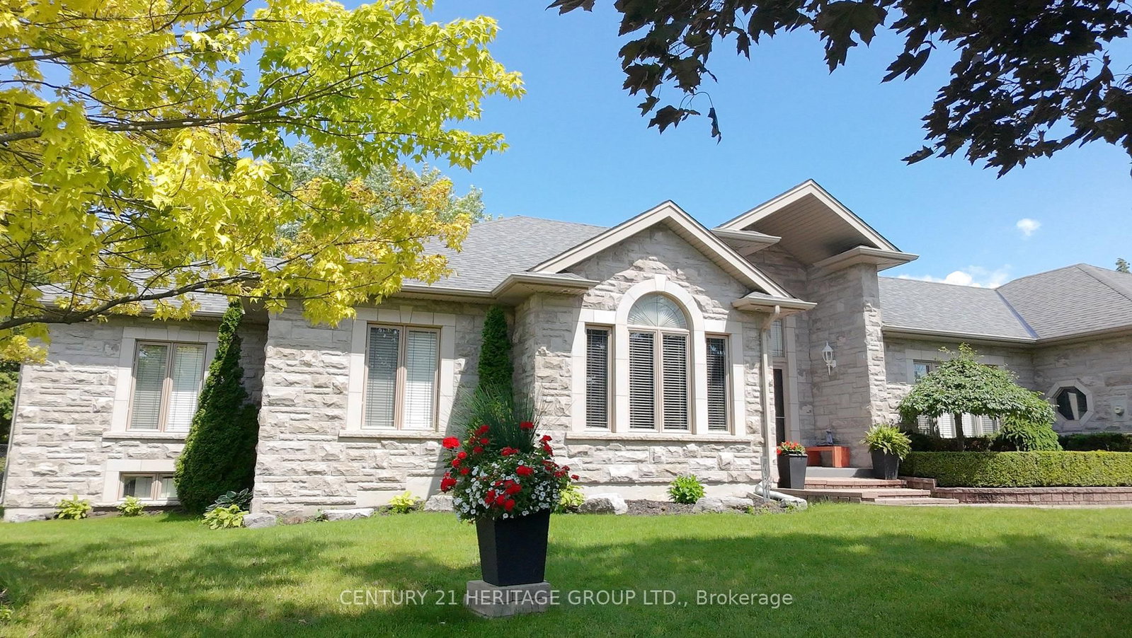 49 Shore Crescent • Georgina, ON photo 4