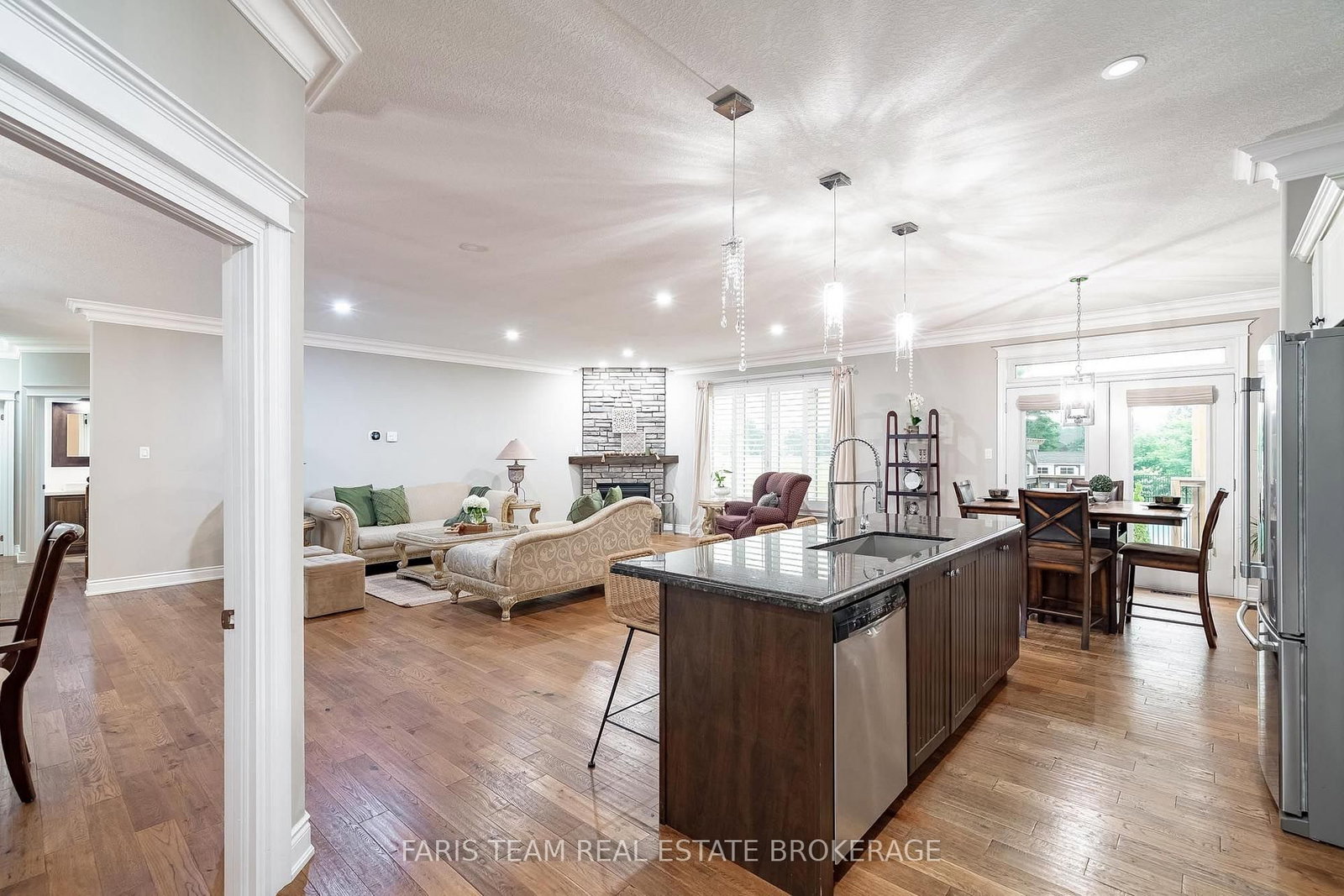 2 Harry Parker Place • Adjala-Tosorontio, ON photo 9