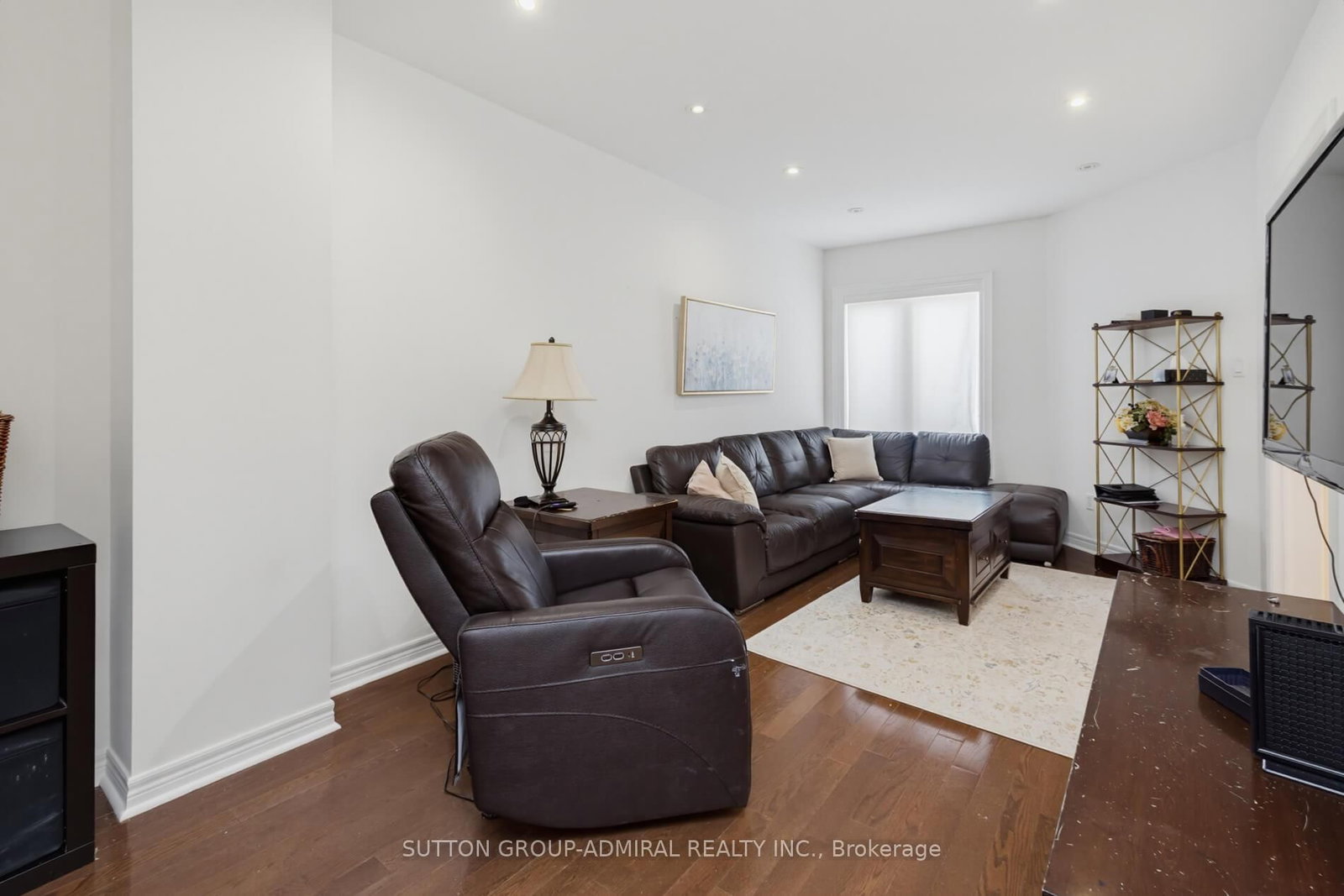 27 Pine Hollow Crescent • Vaughan, ON photo 6