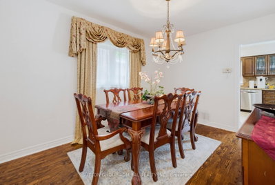 27 Pine Hollow Crescent • Vaughan, ON photo 9