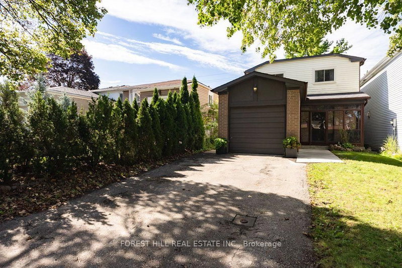 home for sale on 6 Snowshoe Crescent