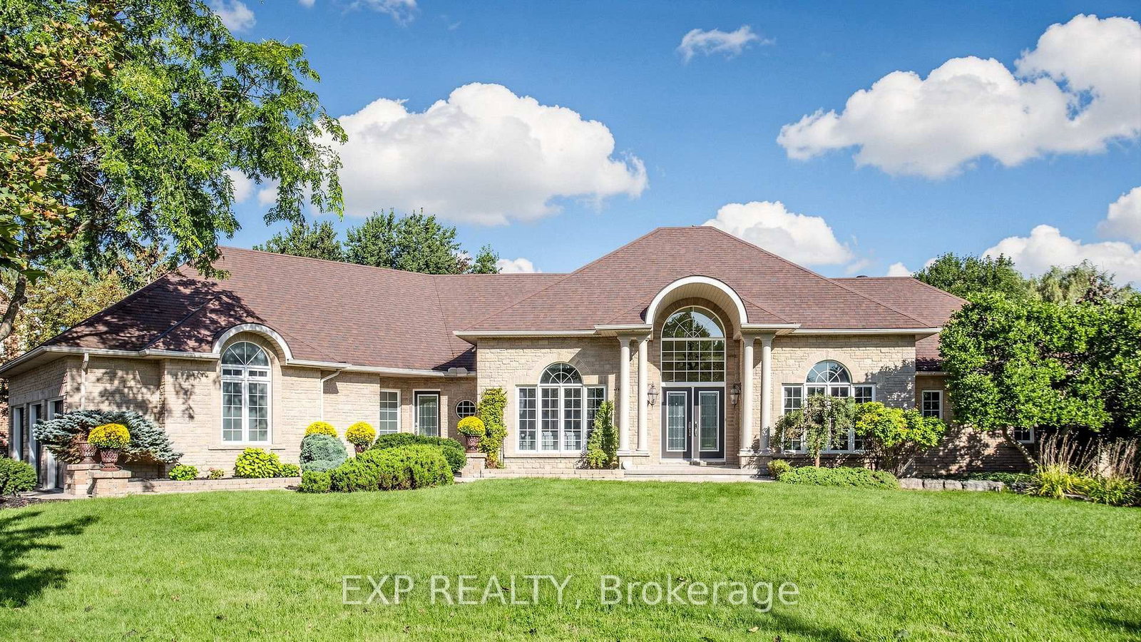 36 Maplehyrn Avenue • East Gwillimbury, ON photo 1