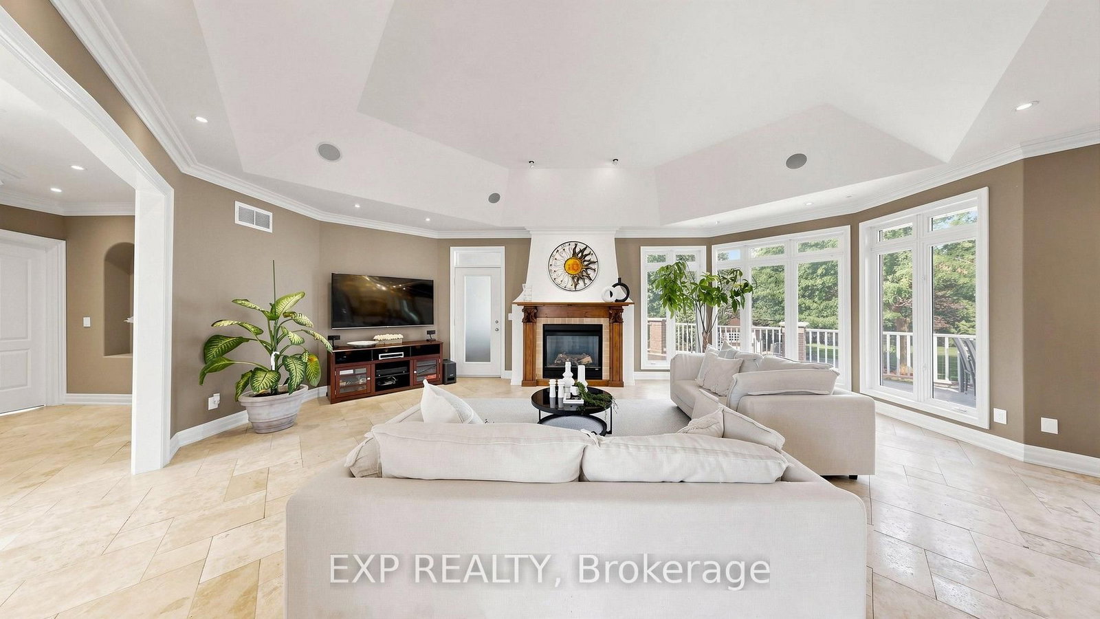 36 Maplehyrn Avenue • East Gwillimbury, ON photo 10