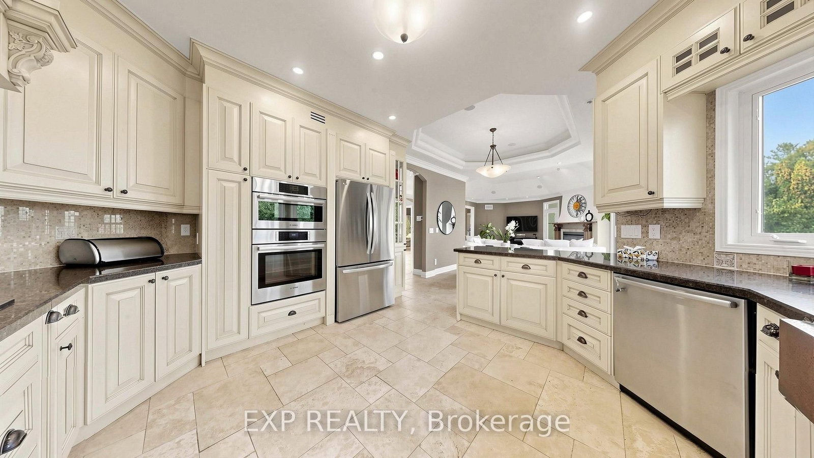 36 Maplehyrn Avenue • East Gwillimbury, ON photo 13