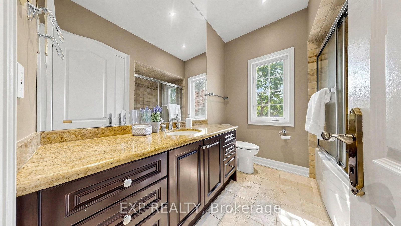 36 Maplehyrn Avenue • East Gwillimbury, ON photo 27