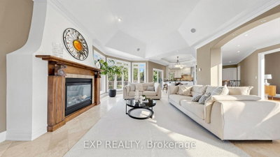 36 Maplehyrn Avenue • East Gwillimbury, ON photo 9