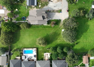 12 Victoria Street • Innisfil, ON photo 2
