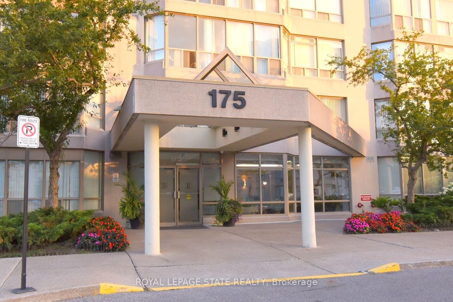 175 Cedar Avenue • #215 • Richmond Hill, ON photo 1