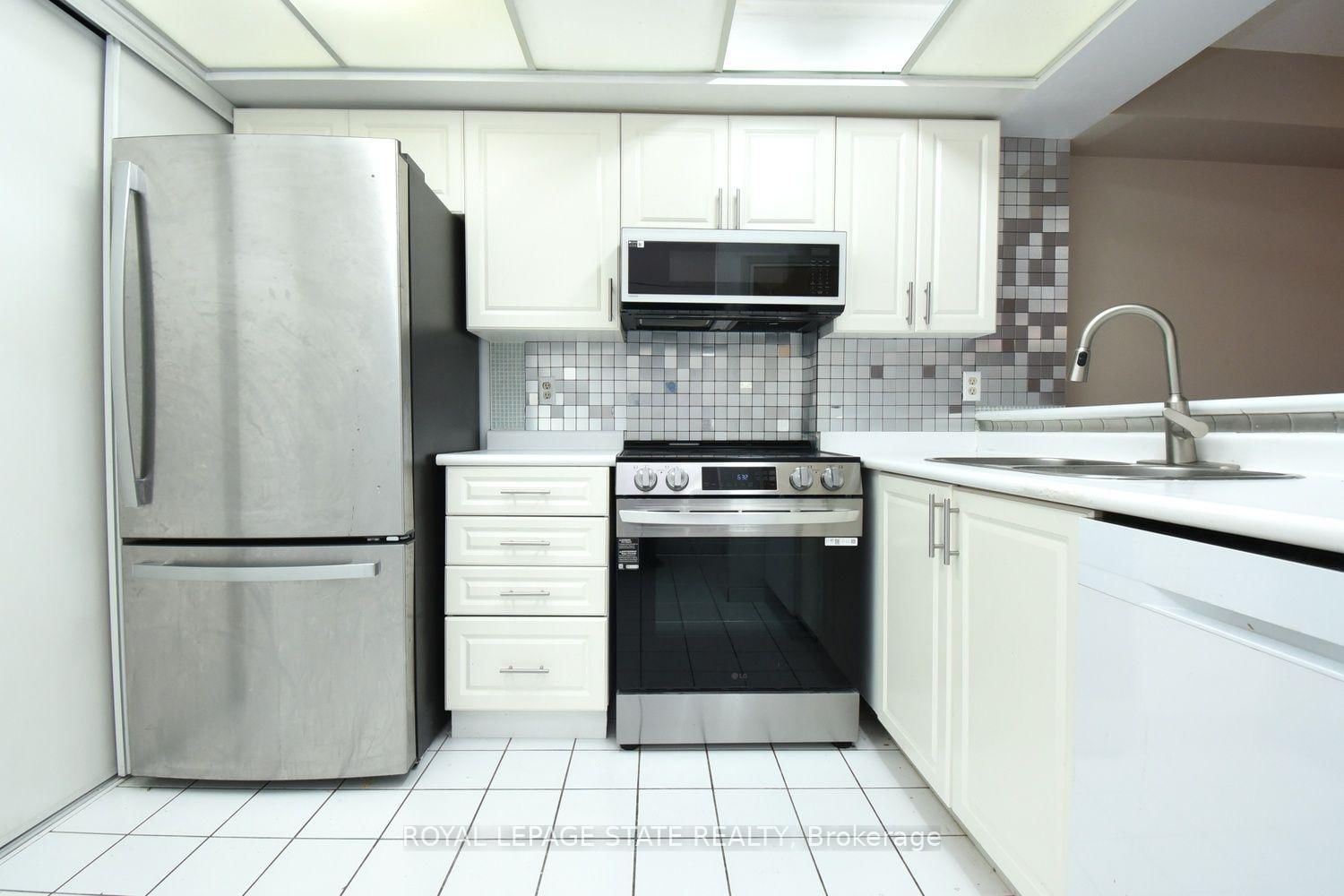 175 Cedar Avenue • #215 • Richmond Hill, ON photo 3