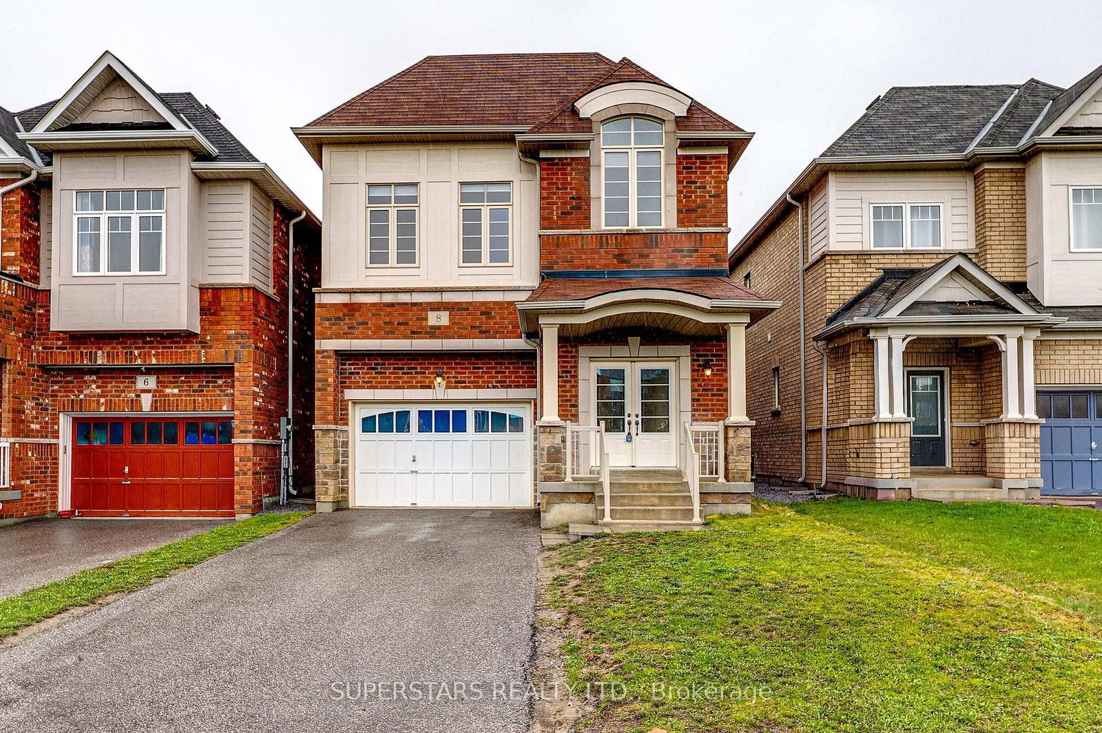 8 Kavanagh Avenue • East Gwillimbury, ON photo 1