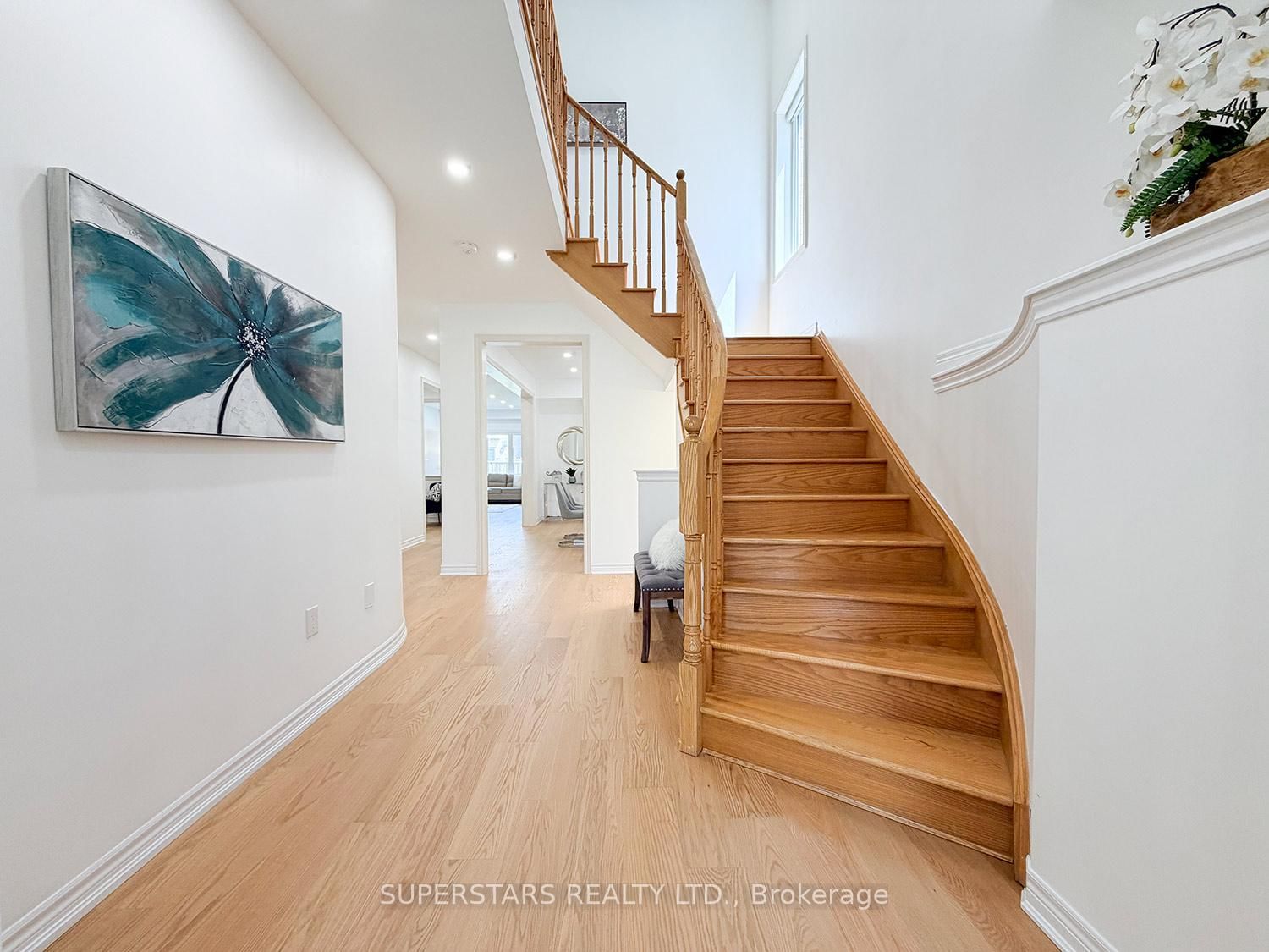 8 Kavanagh Avenue • East Gwillimbury, ON photo 3