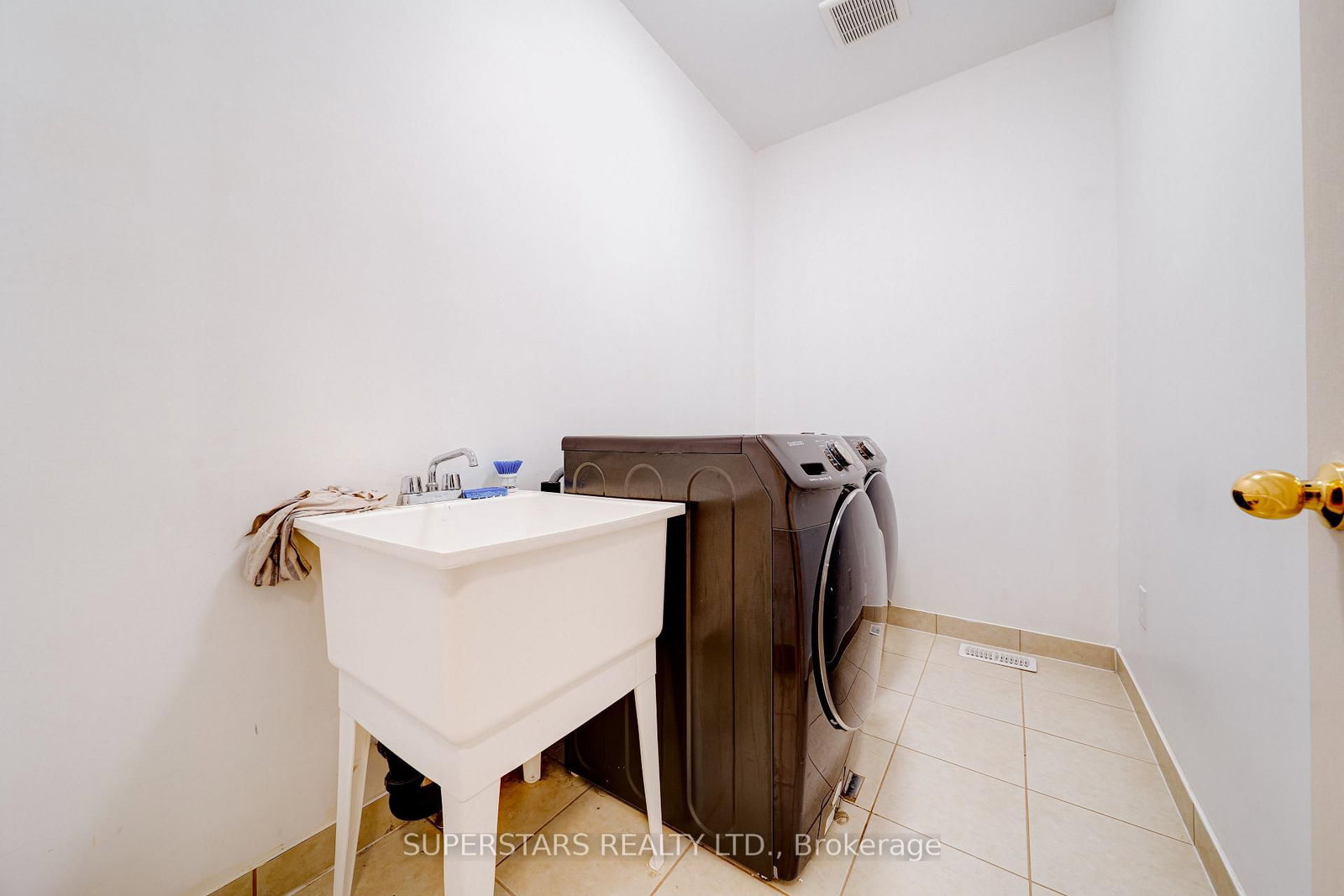 8 Kavanagh Avenue • East Gwillimbury, ON photo 36