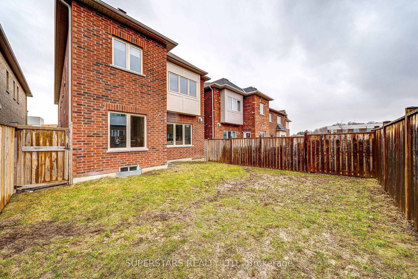 8 Kavanagh Avenue • East Gwillimbury, ON photo 38