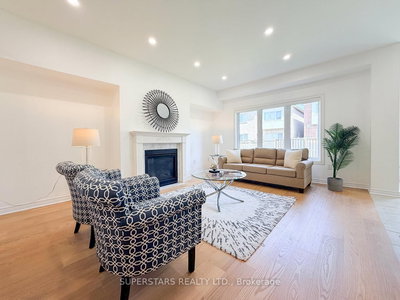 8 Kavanagh Avenue • East Gwillimbury, ON photo 4