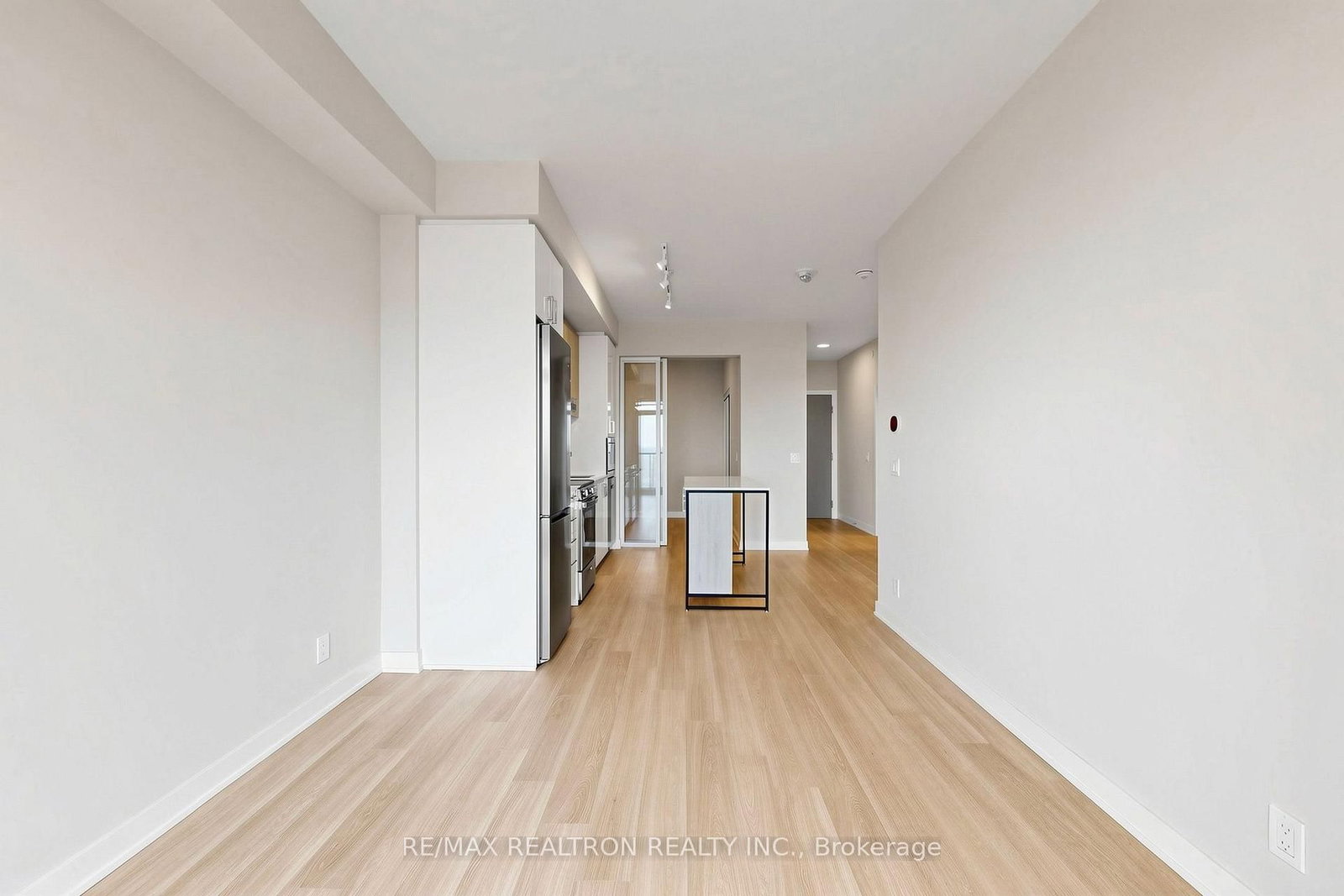 1909-50 Upper Mall Way, Vaughan, view 10