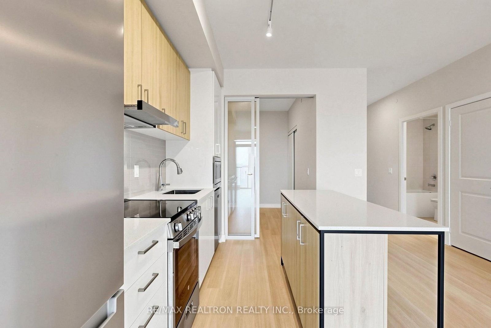 1909-50 Upper Mall Way, Vaughan, view 13