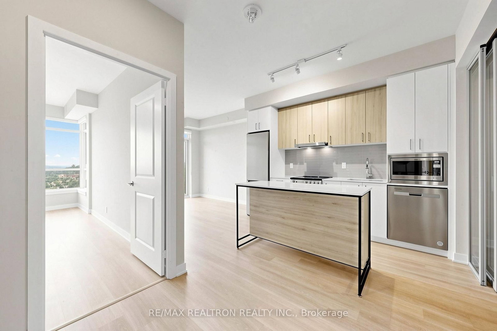 1909-50 Upper Mall Way, Vaughan, view 14
