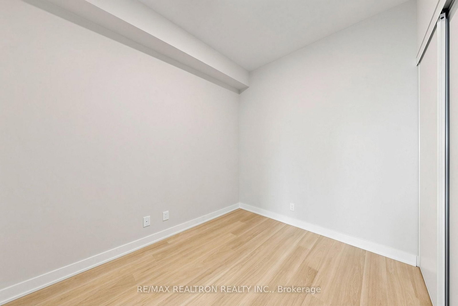 1909-50 Upper Mall Way, Vaughan, view 21