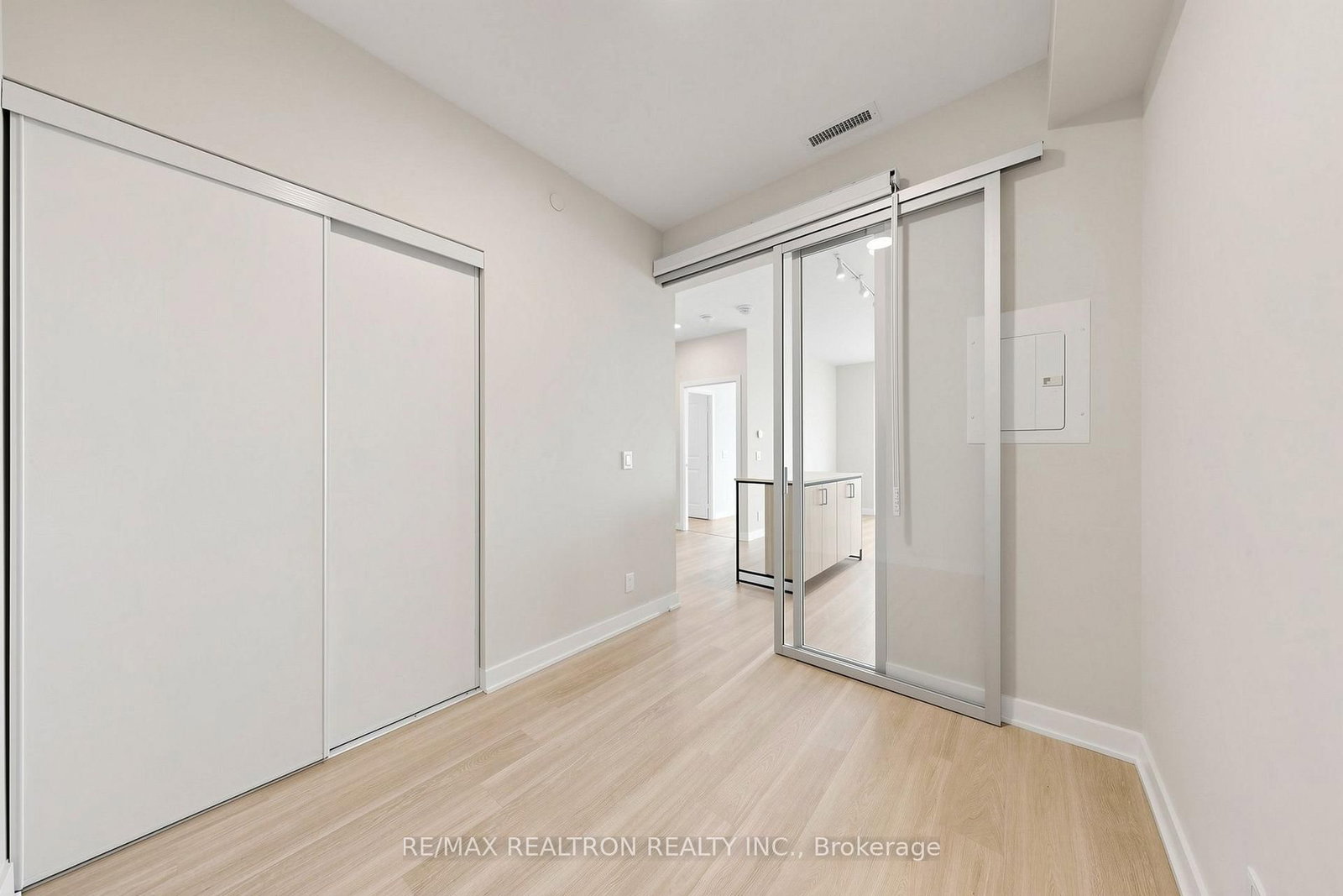 1909-50 Upper Mall Way, Vaughan, view 23
