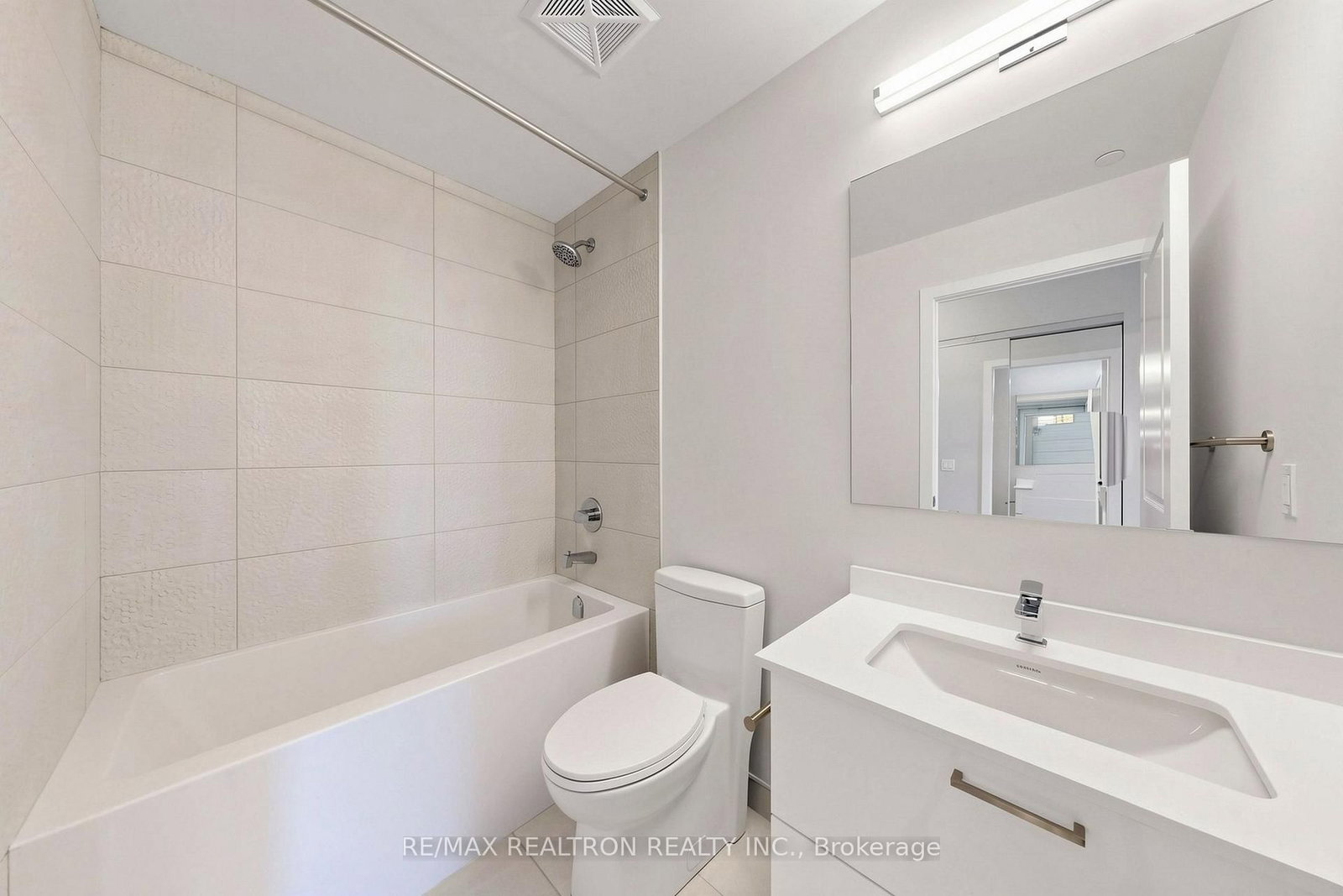 1909-50 Upper Mall Way, Vaughan, view 25