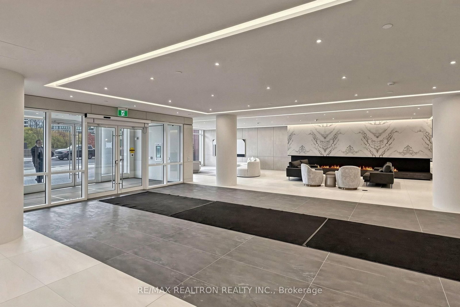 1909-50 Upper Mall Way, Vaughan, view 3