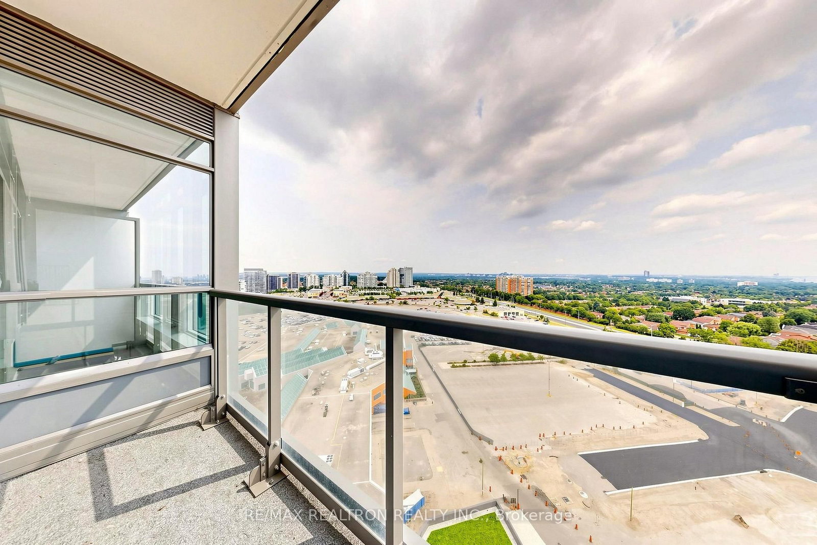 1909-50 Upper Mall Way, Vaughan, view 30