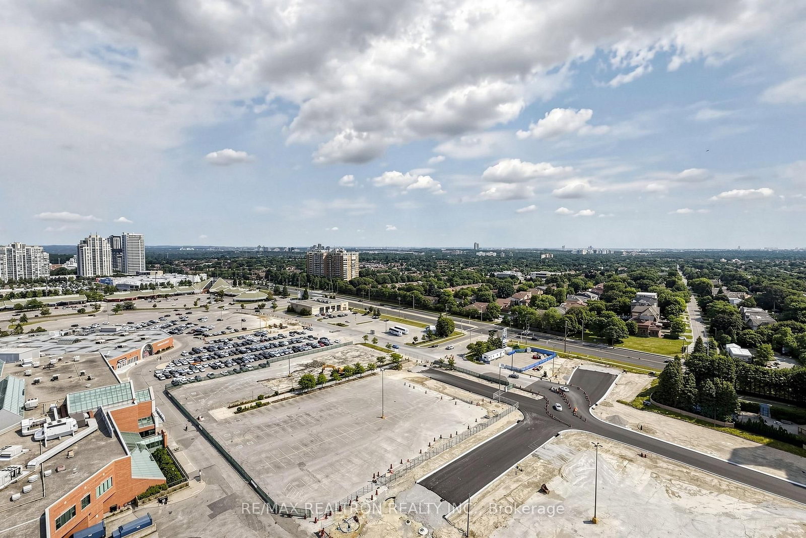 1909-50 Upper Mall Way, Vaughan, view 31