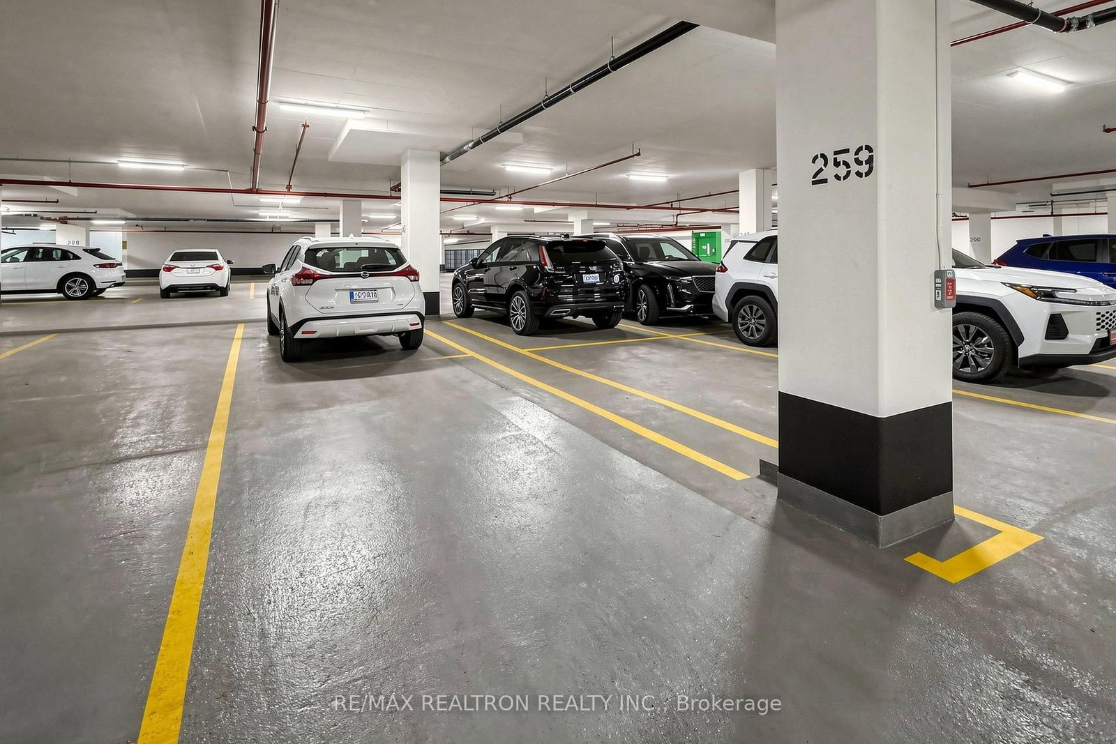 1909-50 Upper Mall Way, Vaughan, view 38