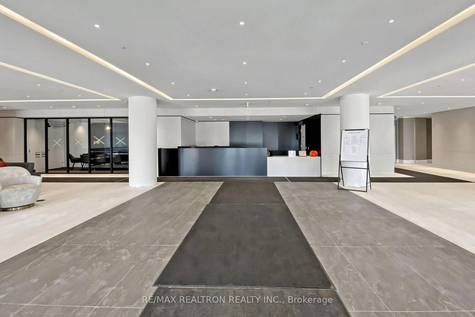 1909-50 Upper Mall Way, Vaughan, view 4