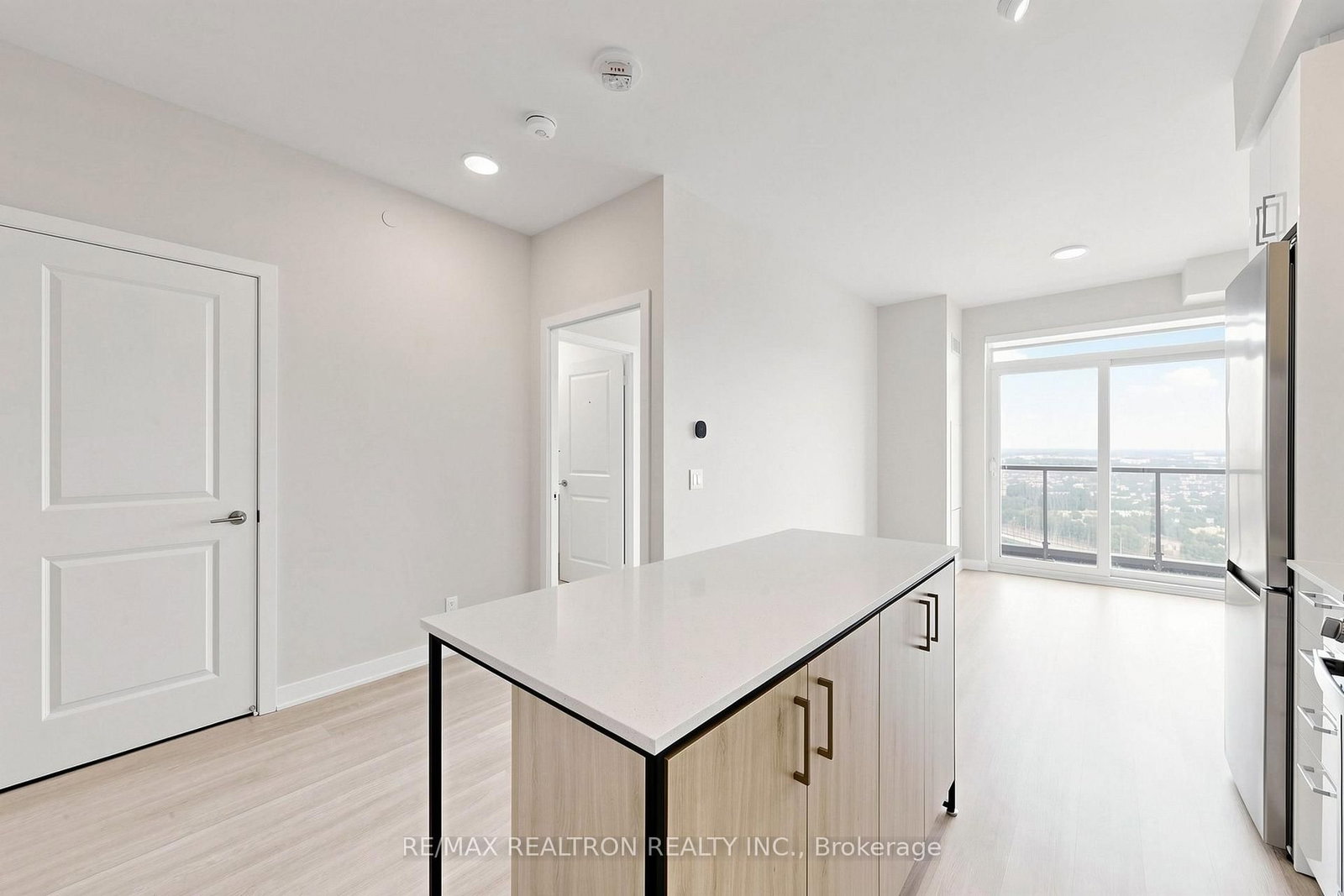 1909-50 Upper Mall Way, Vaughan, view 6