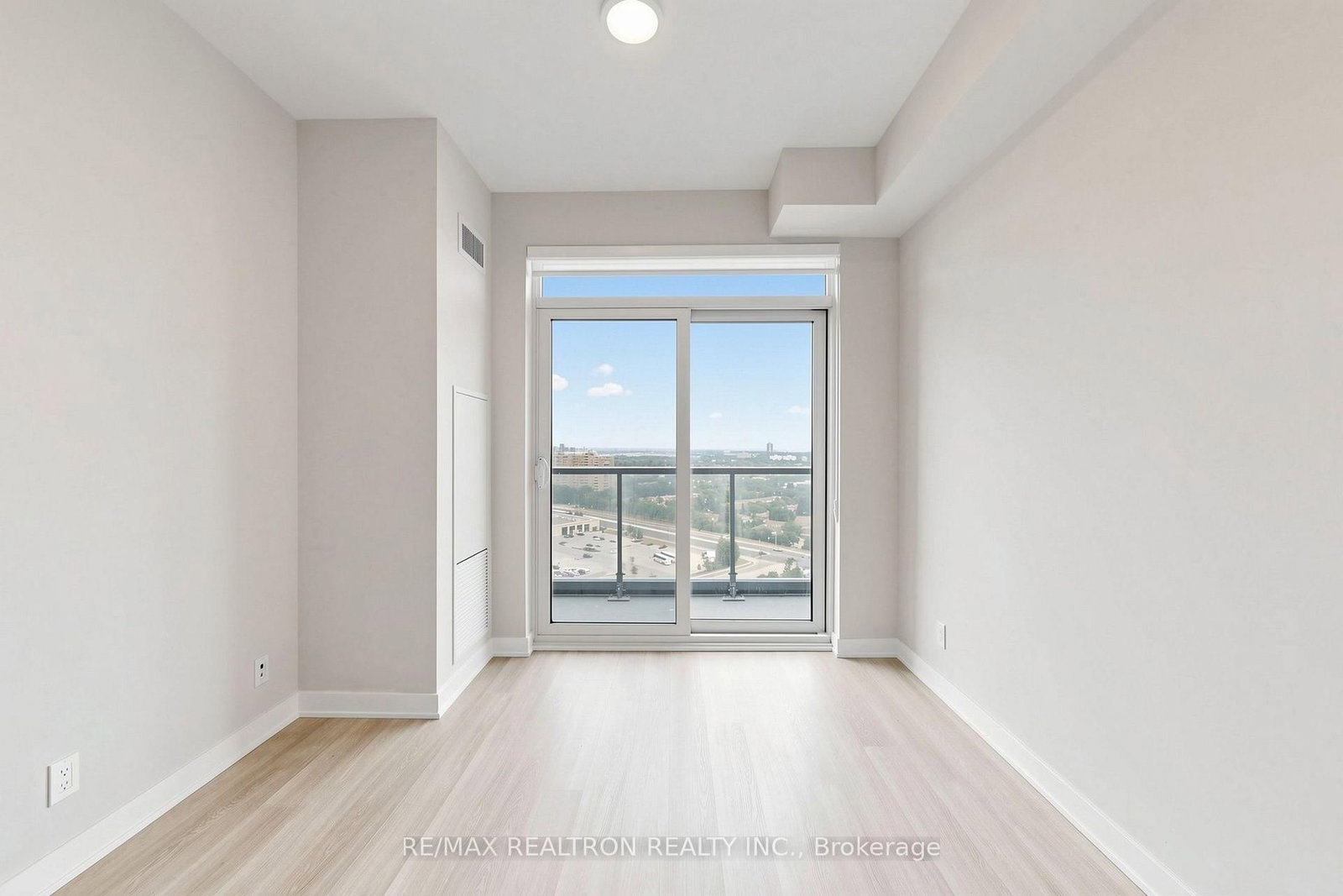1909-50 Upper Mall Way, Vaughan, view 7