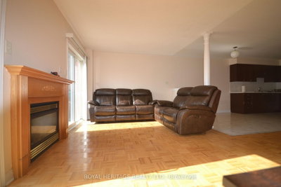 15 Boxhill Road • Markham, ON photo 3