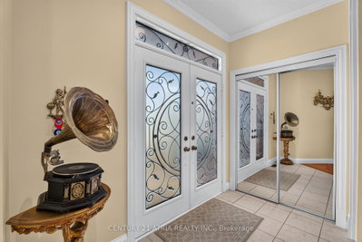 106 Wood Rim Drive • Richmond Hill, ON photo 6