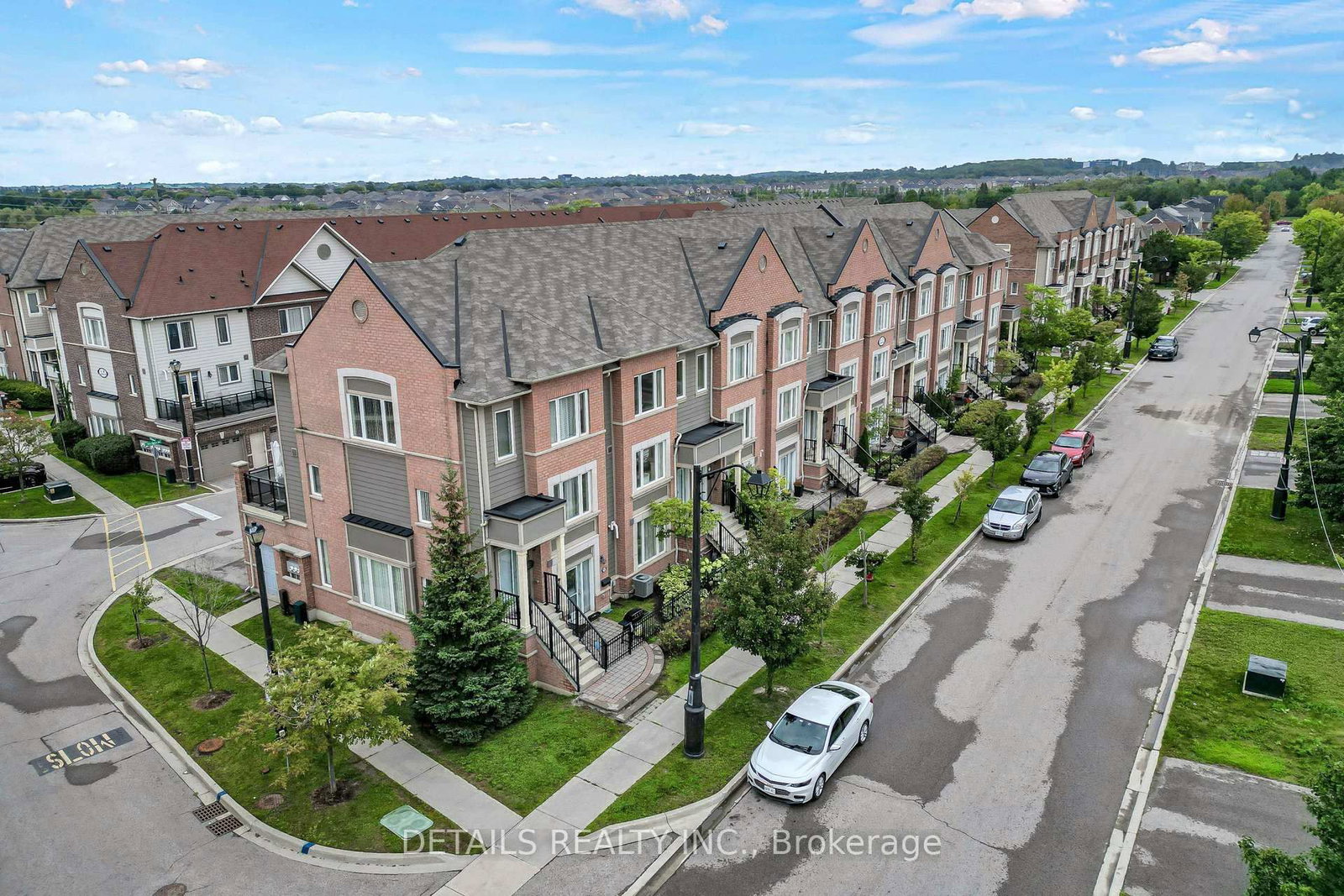 149 Lewis Honey Drive • Aurora, ON photo 5