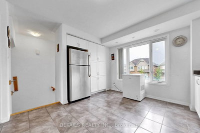 149 Lewis Honey Drive • Aurora, ON photo 9
