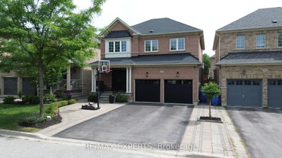 53 Braith Crescent • Whitchurch-Stouffville, ON photo 2
