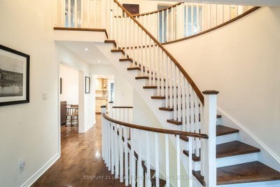 53 McClenny Drive • Aurora, ON photo 7