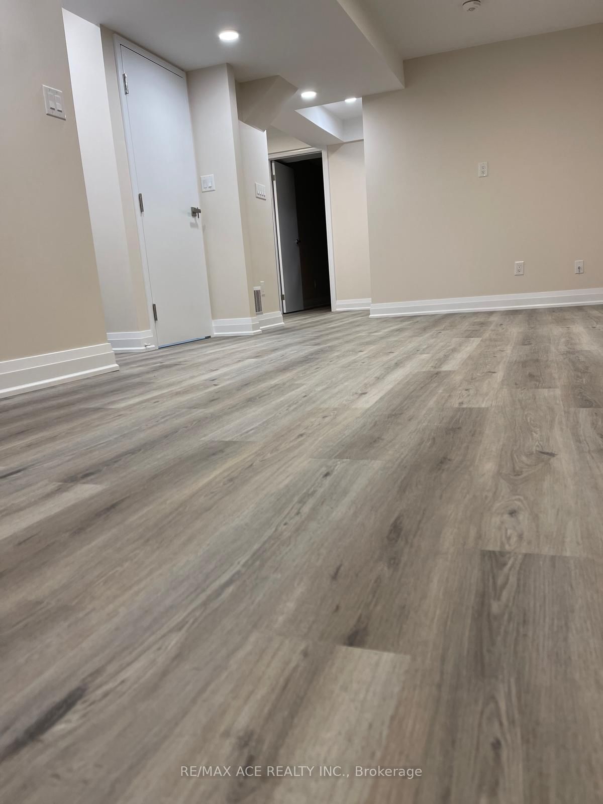 Bsmt-668 Via Campanile Ave, Vaughan, view 18