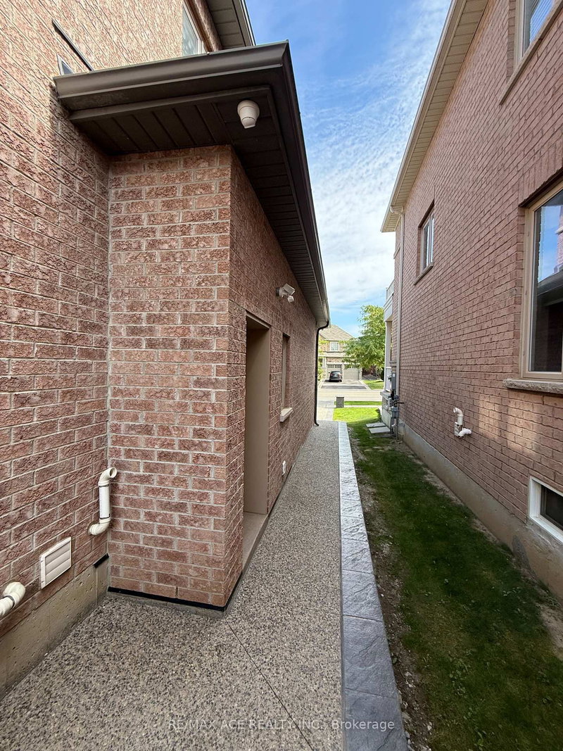 668 Via Campanile Ave photo 5