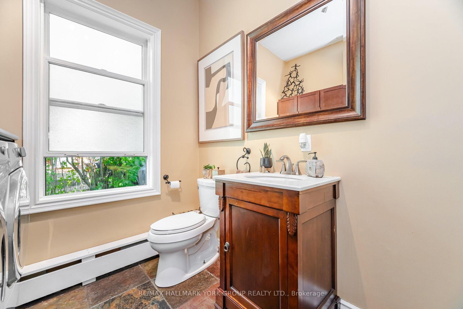 390 Main Street • King, ON photo 16