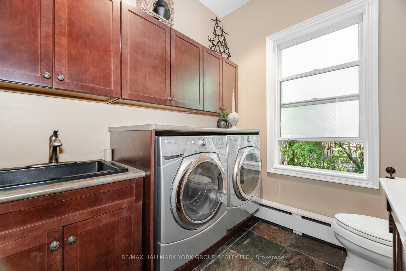 390 Main Street • King, ON photo 17